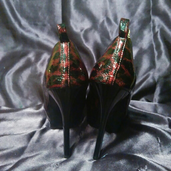 Red and black open toe platform stiletto heels - Picture 3 of 3